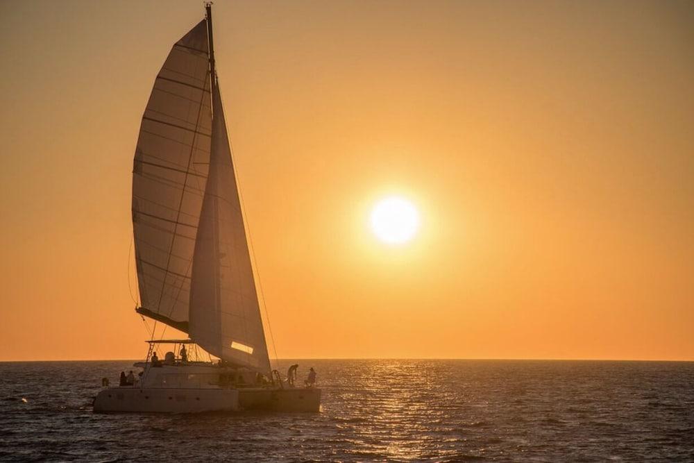 Acropole Sunrise Aparthotel Kamari  Bagian luar foto