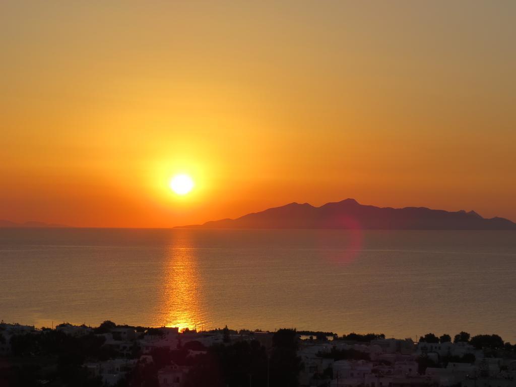 Acropole Sunrise Aparthotel Kamari  Bagian luar foto